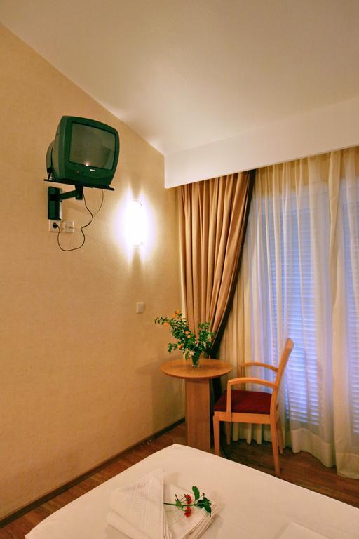 Sandy Bay Hotel Plomari 部屋 写真