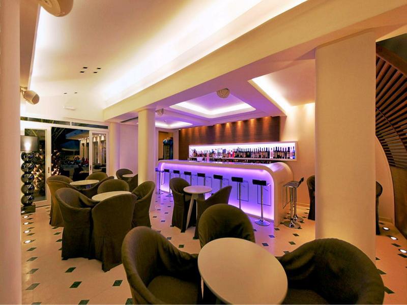 Sandy Bay Hotel Plomari エクステリア 写真