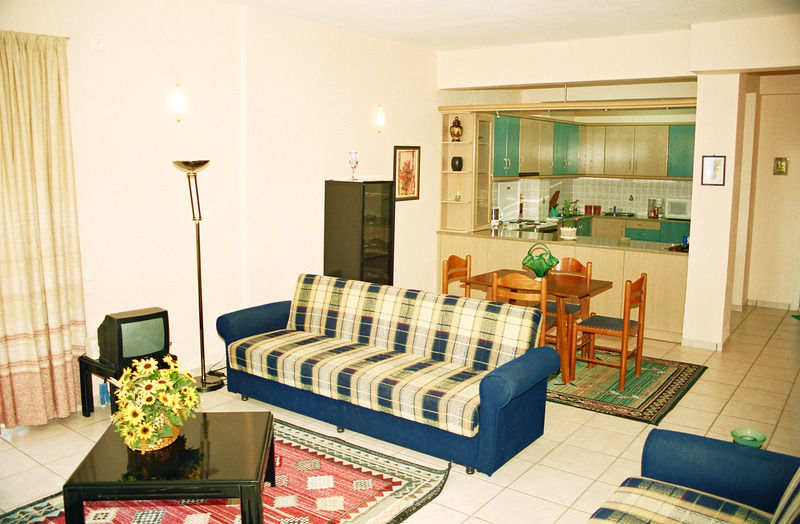 Sandy Bay Hotel Plomari エクステリア 写真