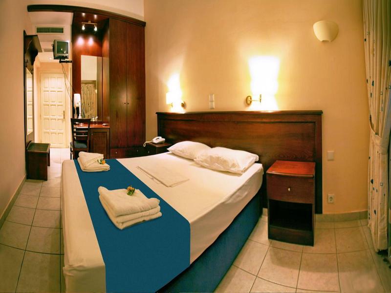 Sandy Bay Hotel Plomari エクステリア 写真