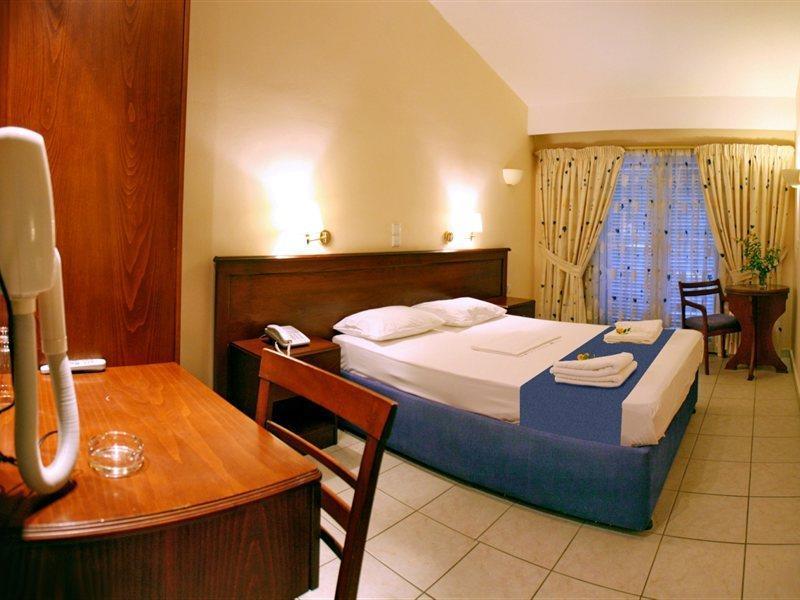 Sandy Bay Hotel Plomari エクステリア 写真
