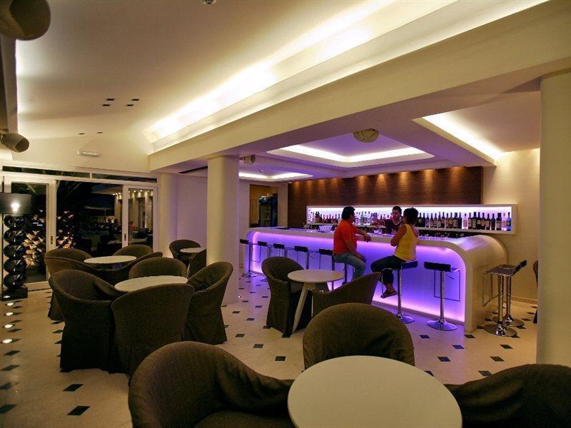Sandy Bay Hotel Plomari エクステリア 写真
