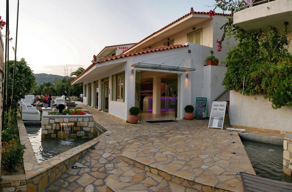 Sandy Bay Hotel Plomari エクステリア 写真