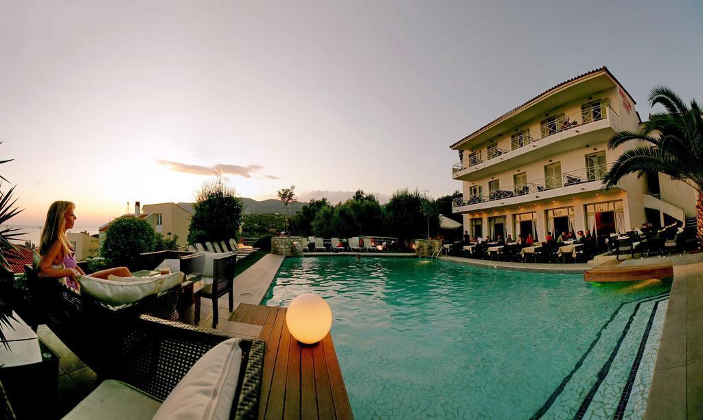 Sandy Bay Hotel Plomari エクステリア 写真