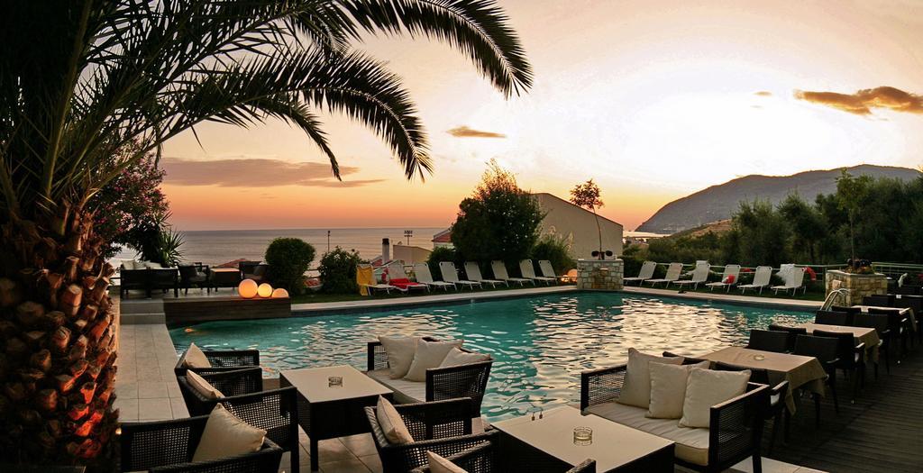 Sandy Bay Hotel Plomari エクステリア 写真