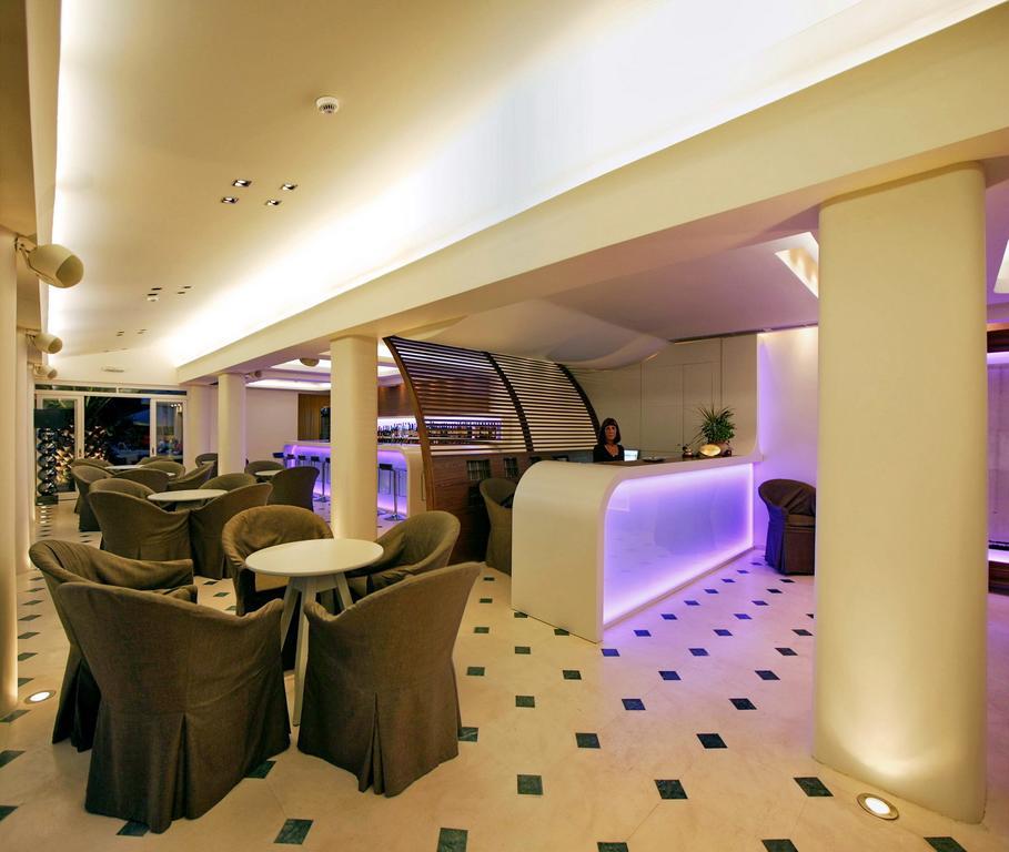 Sandy Bay Hotel Plomari エクステリア 写真
