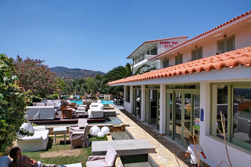 Sandy Bay Hotel Plomari エクステリア 写真