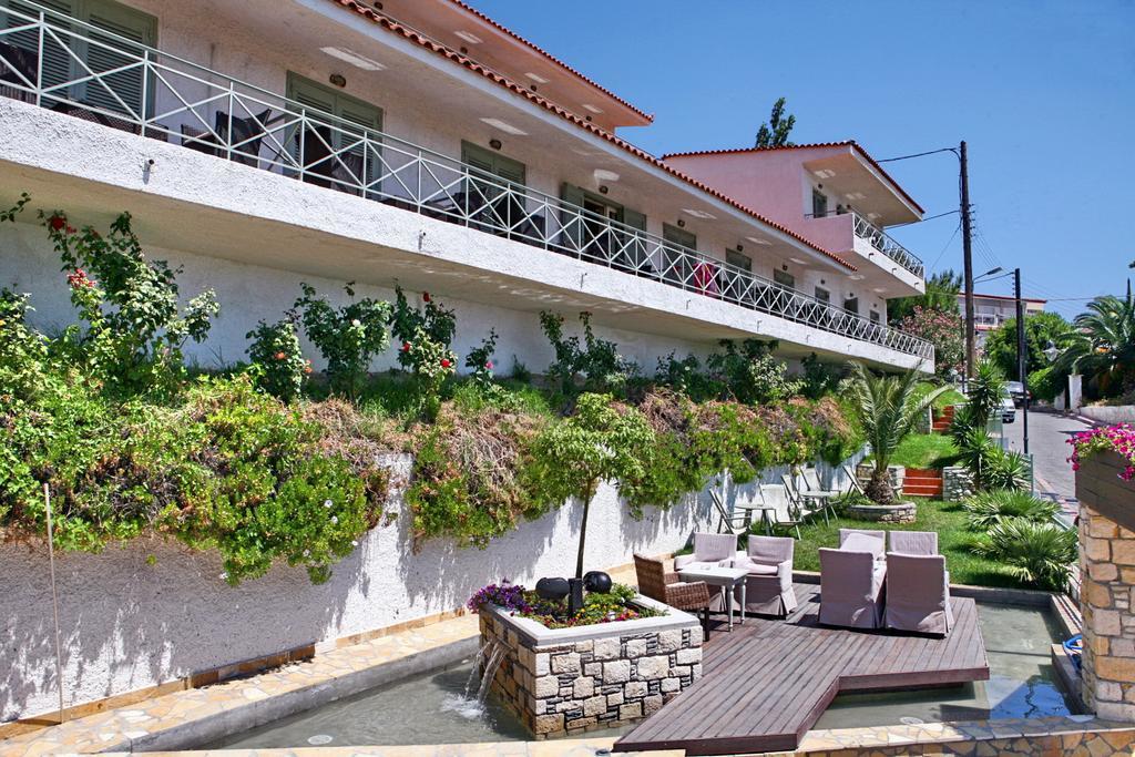 Sandy Bay Hotel Plomari エクステリア 写真