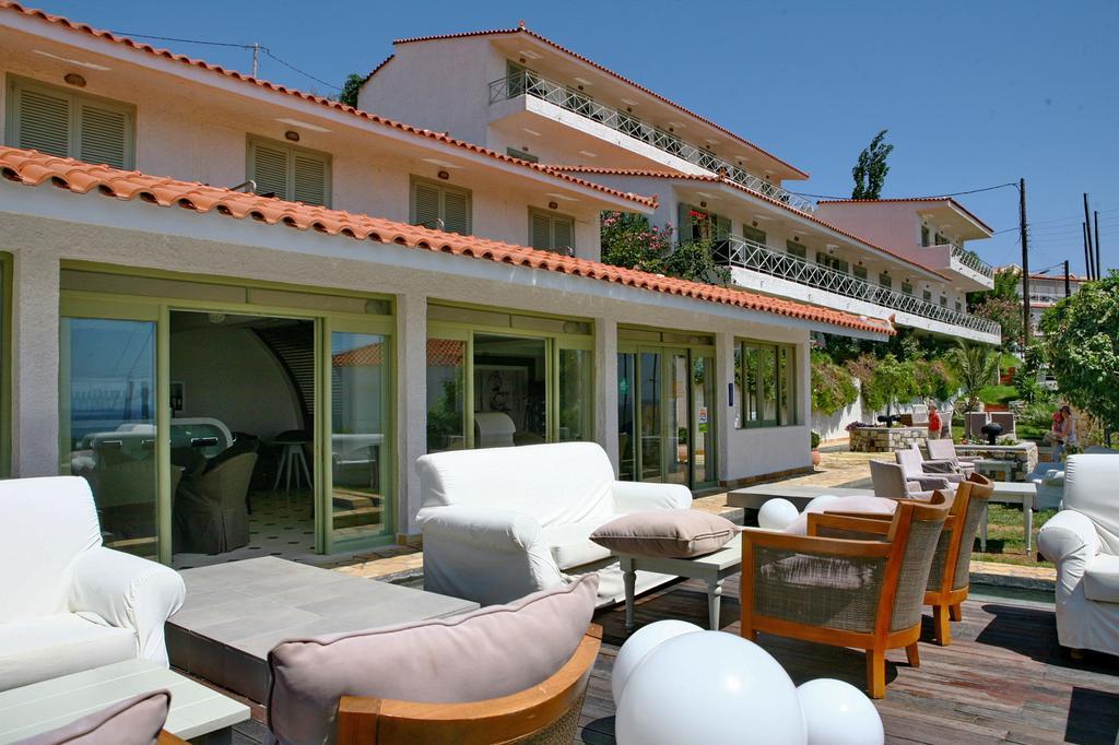 Sandy Bay Hotel Plomari エクステリア 写真
