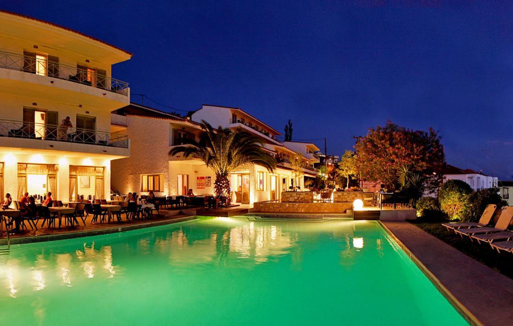 Sandy Bay Hotel Plomari エクステリア 写真
